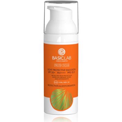 BasicLab Dermocosmetics Protecticus lekka emulsja chroniąca przed działaniem czynników zewnętrznych SPF 50+ 50 ml