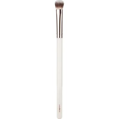 MUA Makeup Academy Brushes Flat Eye Base płaski pędzelek do cieni do powiek 1 szt.