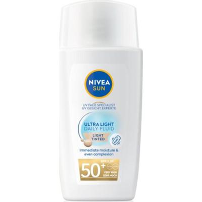 NIVEA SUN Ultra Light lekki fluid tonujący SPF 50+ odcień Light 40 ml