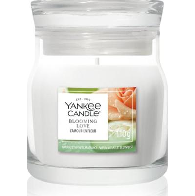 Yankee Candle Blooming Love świeczka zapachowa Signature 110 g