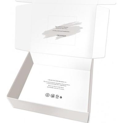 MAŁE PUDEŁKO PREZENTOWE 180x140x90 MM 1 szt.