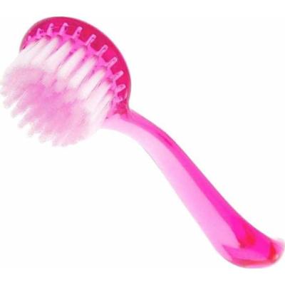 Różowa szczoteczka do pyłu i manicure