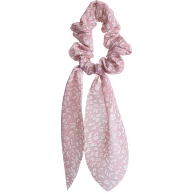 Dazzling Scrunchie Tail Rosa Med Vita Leo Prickar