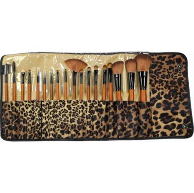 Smashit Cosmetics Brush Set 18 Brushes Leoprint - zestaw pędzli i akce