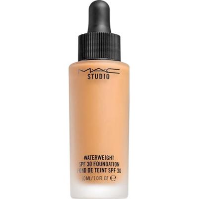 Mac Studio Waterweight Foundation SPF 30 - Podkład w płynie 30 ml NC45