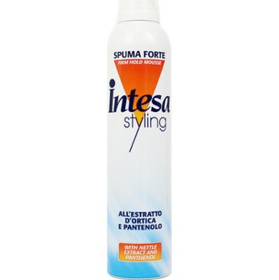 Intesa Mocna pianka do stylizacji włosów z ekstraktem z pokrzywy i pantenolem 300ml