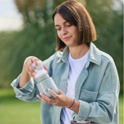 Warm'n'Mix, Przenośny podgrzewacz do butelek z mieszadełkiem, Sage Green