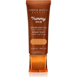 Danessa Myricks Beauty Yummy Skin Serum Skin Tint nawilżający podkład z efektem wygładzającym odcień 8 - Medium to Tan Skin with Golden Peach Underton
