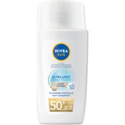 NIVEA SUN Ultra Light lekki fluid tonujący SPF 50+ odcień Light 40 ml