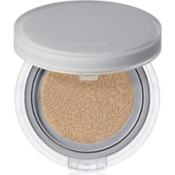 rom&nd Nu Zero Cushion lekki ochronny podkład w gąbeczce z efektem rozjaśniającym odcień 04 Beige 23 15 g