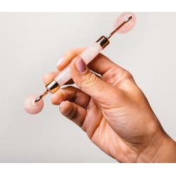 Roller z Różowego kwarcu do masażu