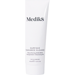 Medik8 Surface Radiance Cleanse 40 ml TRY ME SIZE | Żel oczyszczający do twarzy z kompleksem kwasów AHA i BHA