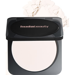 Huda Beauty Easy Bake Pressed Powder in Sugar Cookie Translucent | Trwały puder prasowany do perfekcyjnego wykończenia makijażu