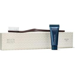 Zestaw do pielęgnacji zębów Luxury Collection Set Molton Brown:szczoteczka do zębów Molton Brown + odświeżająca pasta do zębów Molton Brown