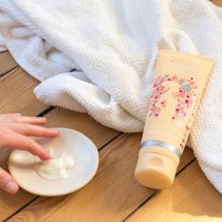 Omum Le Bienfaiteur Skoncentrowane organiczne mleczko do mycia ciała 200ml