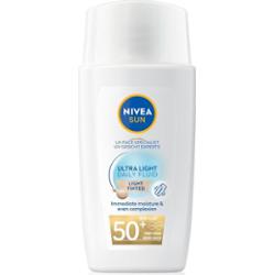 NIVEA SUN Ultra Light lekki fluid tonujący SPF 50+ odcień Light 40 ml